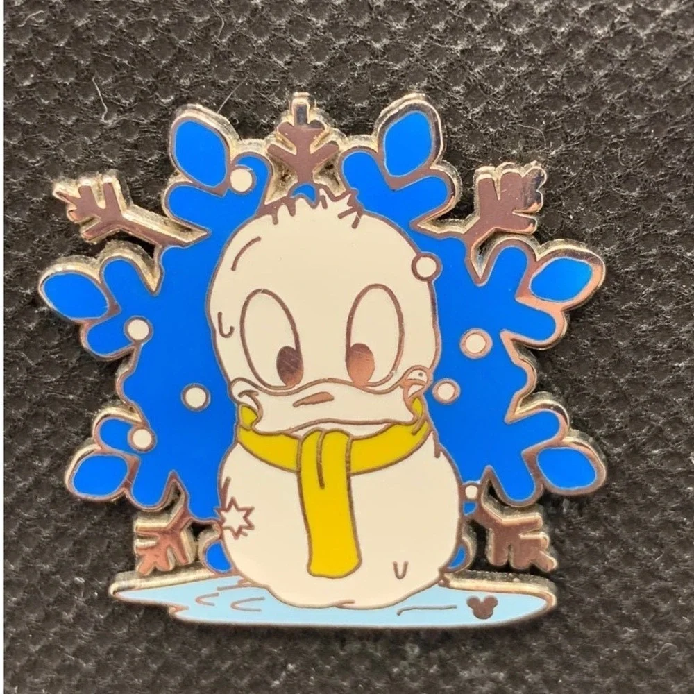 2007 Donald Duck Snowman Disney pin Christmas Hidden Mickey Lanyard Series